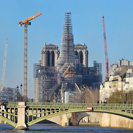 A Modern Appartment, Bright And Calm Parigi