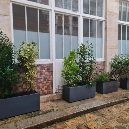 Appartamento A Modern Appartment, Bright And Calm Parigi