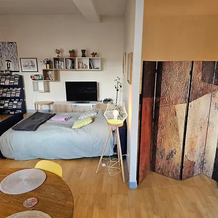 A Modern Appartment, Bright And Calm Parigi