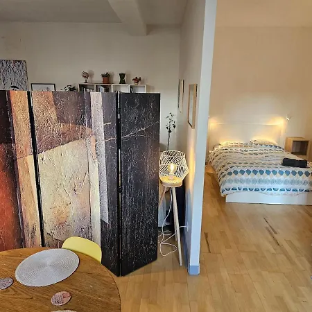 Appartamento A Modern Appartment, Bright And Calm