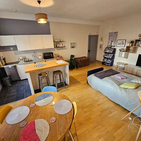 A Modern Appartment, Bright And Calm Parigi